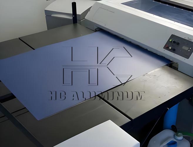 Se revela el material de la placa CTP